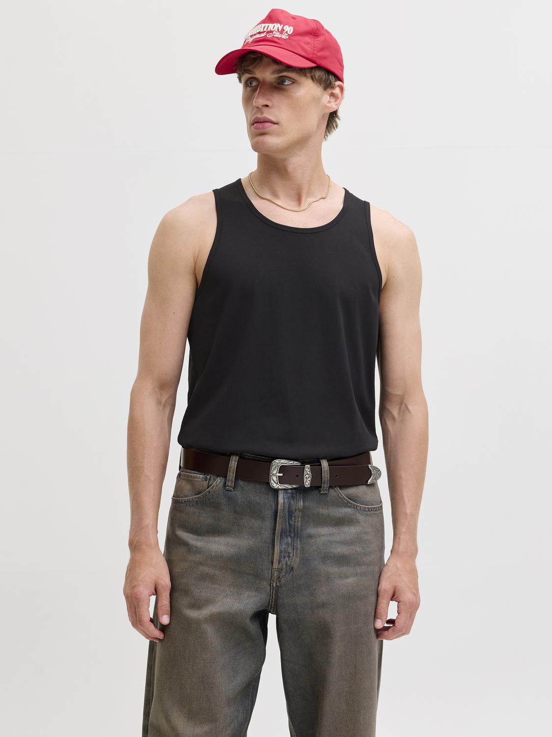 model_shot-front